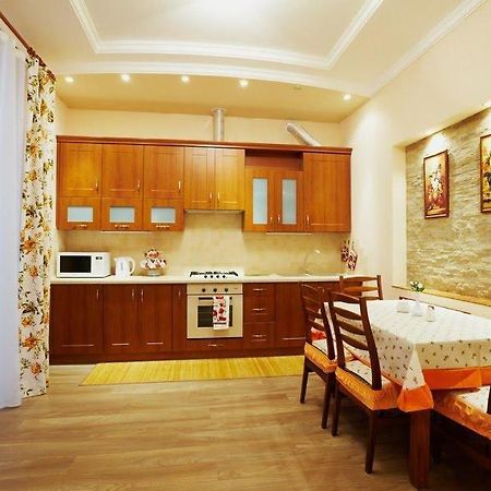Petra Doroshenka19 Street Appartement Lviv Buitenkant foto
